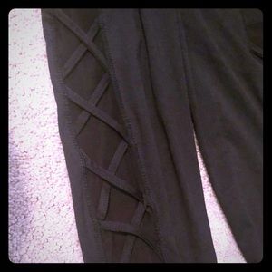 Adorable mesh and criss cross detail leggings L/XL